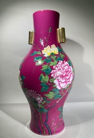 QING DYNASTY PASTEL PEONY VASE