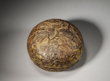 A figure patterned gilding copper box,Qing Dynasty,China