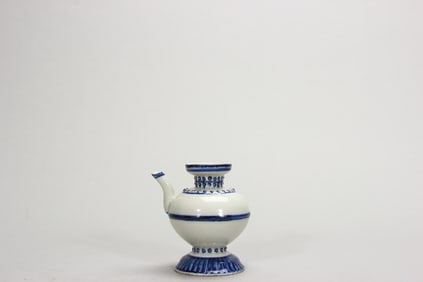 A blue and white porcelain pot,Ming Dynasty,China