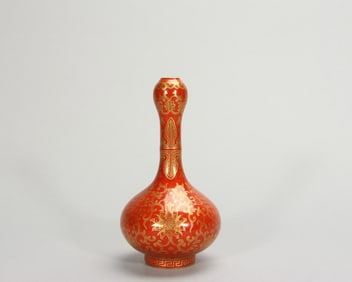 An iron red gilt flower porcelain vase,Qing Dynasty,China,Qing Dynasty,China
