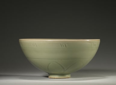 A flower carved Longquan kiln porcelain bowl,Song Dynasty,China,Song Dynasty,China