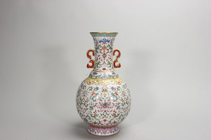 A flower patterned double-eared porcelain vase,Qing Dynasty,China