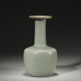 A Ru kiln porcelain vase,Qing Dynasty,China