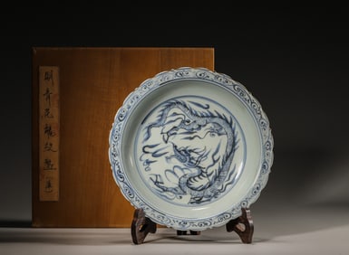 A blue and white dragon porcelain plate,Ming Dynasty,China