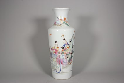 A famille rose figure porcelain vase,Qing Dynasty,China