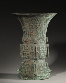 A taotie patterned bronze zun,Zhou Dynasty,China