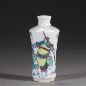 A Doucai General's picture snuff bottle,Qing Dynasty,China
