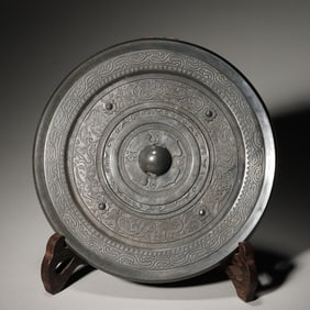 A beast patterned bronze mirror,Zhou Dynasty,China