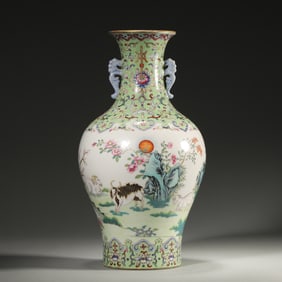 A famille rose interlocking flower porcelain vase,Qing Dynasty,China