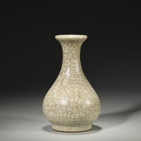A glazed porcelain vase,Qing Dynasty,China