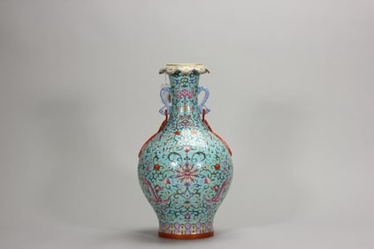 A double-eared turquoise ground flower porcelain vase,Qing Dynasty,China