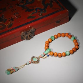A string of 18 amber prayer beads,Qing Dynasty,China