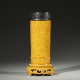 A Yellow glazed dragon patterned bottle,Qing Dynasty,China