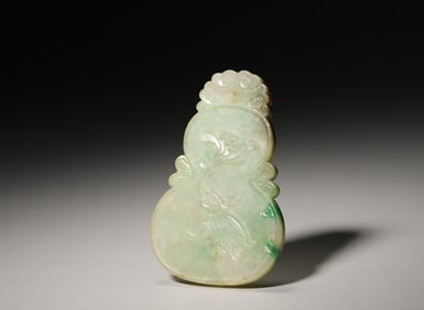 A Jade auspicious beast patterned gourd shaped pendant,Qing Dynasty,China