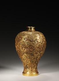 A cloud and dragon patterned gilding copper meiping,Qing Dynasty,China