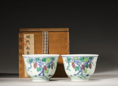 A pair of doucai grape patterned porcelain cups,Ming Dynasty,China