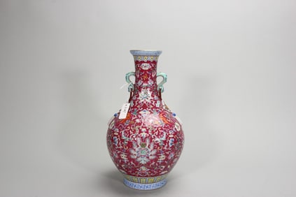 A red ground flower porcelain vase with ruyi shaped ears,Qing Dynasty,China