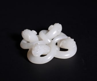 QING DYNASTY WHITE JADE SNAKE-SHAPED ORNAMENT