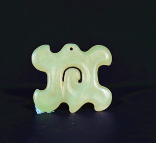 CULTURAL PERIOD JADE PENDANT