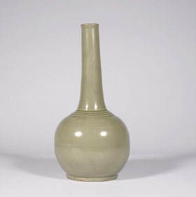 TANG DYNASTY YUE KILN VASE