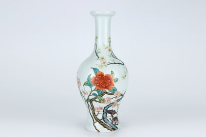 QING DYNASTY YONGZHENG PASTEL FLOWER VASE