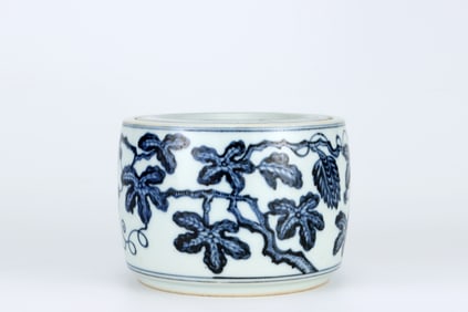 MING DYNASTY XUANDE BLUE AND WHITE MELON AND FRUIT PATTERN LID BOX