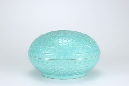 QING DYNASTY TURQUOISE GREEN GLAZE FLOWER PATTERN LID BOX