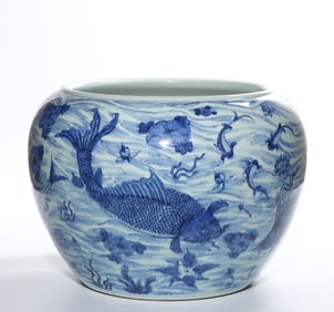 QING DYNASTY KANGXI BLUE AND WHITE FISH AND ALGAE PATTERN JAR