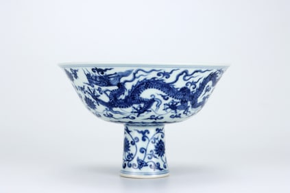 MING DYNASTY BLUE AND WHITE DRAGON PATTERN GOBLET