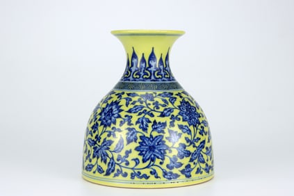 QING DYNASTY YONGZHENG YELLOW GLAZE FLOWER PATTERN VASE