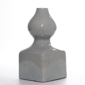 QING DYNASTY RU-GLAZED GOURD BOTTLE