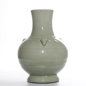 QING DYNASTY OFFICIAL GLAZE BOTTLE