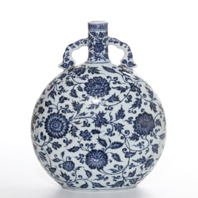QING DYNASTY YONGZHENG BLUE AND WHITE FLOWER PATTERN MOON VASE