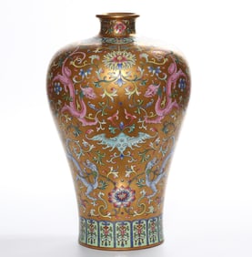 QING DYNASTY PASTEL DRAGON PATTERN PLUM VASE