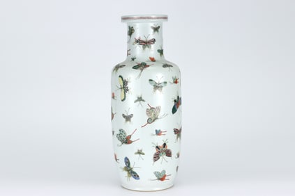 QING DYNASTY COLORFUL BUTTERFLY PATTERN BOTTLE