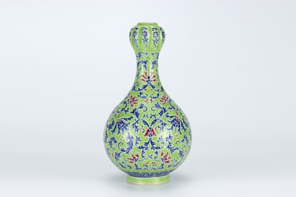 QING DYNASTY FLOWER-PATTERNED GARLIC BOTTLE
