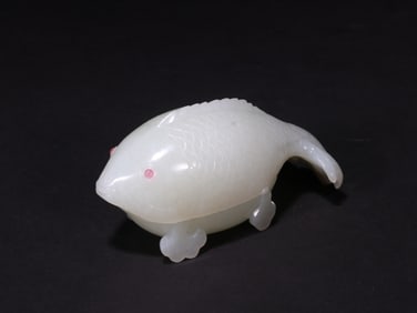 QING DYNASTY WHITE JADE FISH-SHAPED LID BOX
