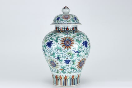 QING DYNASTY DOUCAI FLOWER PATTERN POT
