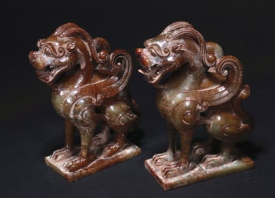 PAIR OF WARRING STATES JADE BEAST ORNAMENTS