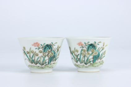 A PAIR OF QING DYNASTY PASTEL FLORAL CUPS