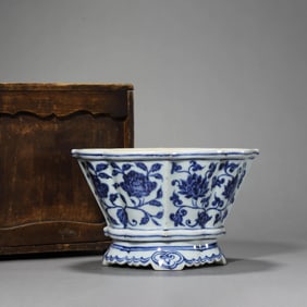 Blue and White Interlocking Lotus Pot