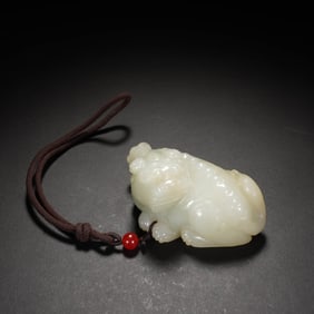 White Jade Mythical Beast Ornament