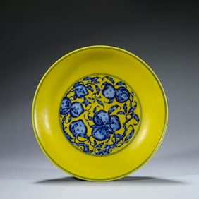 Yellow-Ground and Underglaze-Blue Nine Peaches Plate
