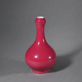 Rouge-Red Glaze Garlic-Headed Vase