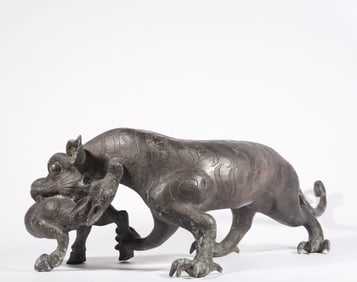 Han Dynasty Copper-Biting Beast