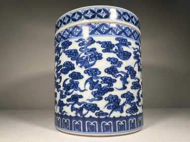 QING DYNASTY BLUE AND WHITE CLOUD AND BAT COVER BOX