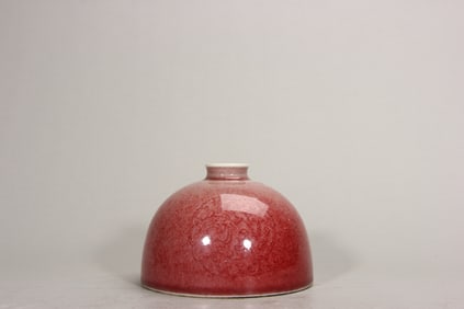 QING DYNASTY COWPEA RED HORSESHOE VASE