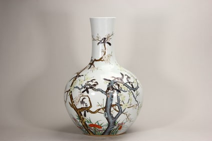 QING DYNASTY PORCELAIN TWELVE JOYS CELESTIAL GLOBE VASE