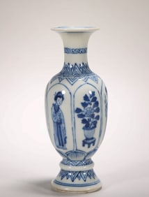 QING DYNASTY BLUE AND WHITE MAID VASE