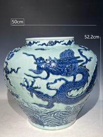 MING DYNASTY BLUE AND WHITE PORCELAIN DRAGON PATTERN JAR